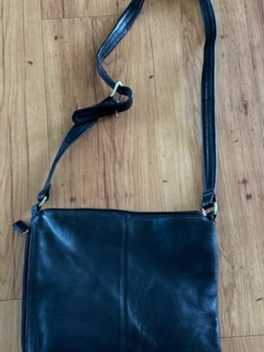 Tignanello Black Leather Square Shoulder Bag w/ Zipper Close and Side Pocket